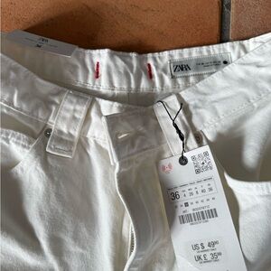 Zara Relaxed Fit Wide Leg / Mid Rise White Jeans NWT
